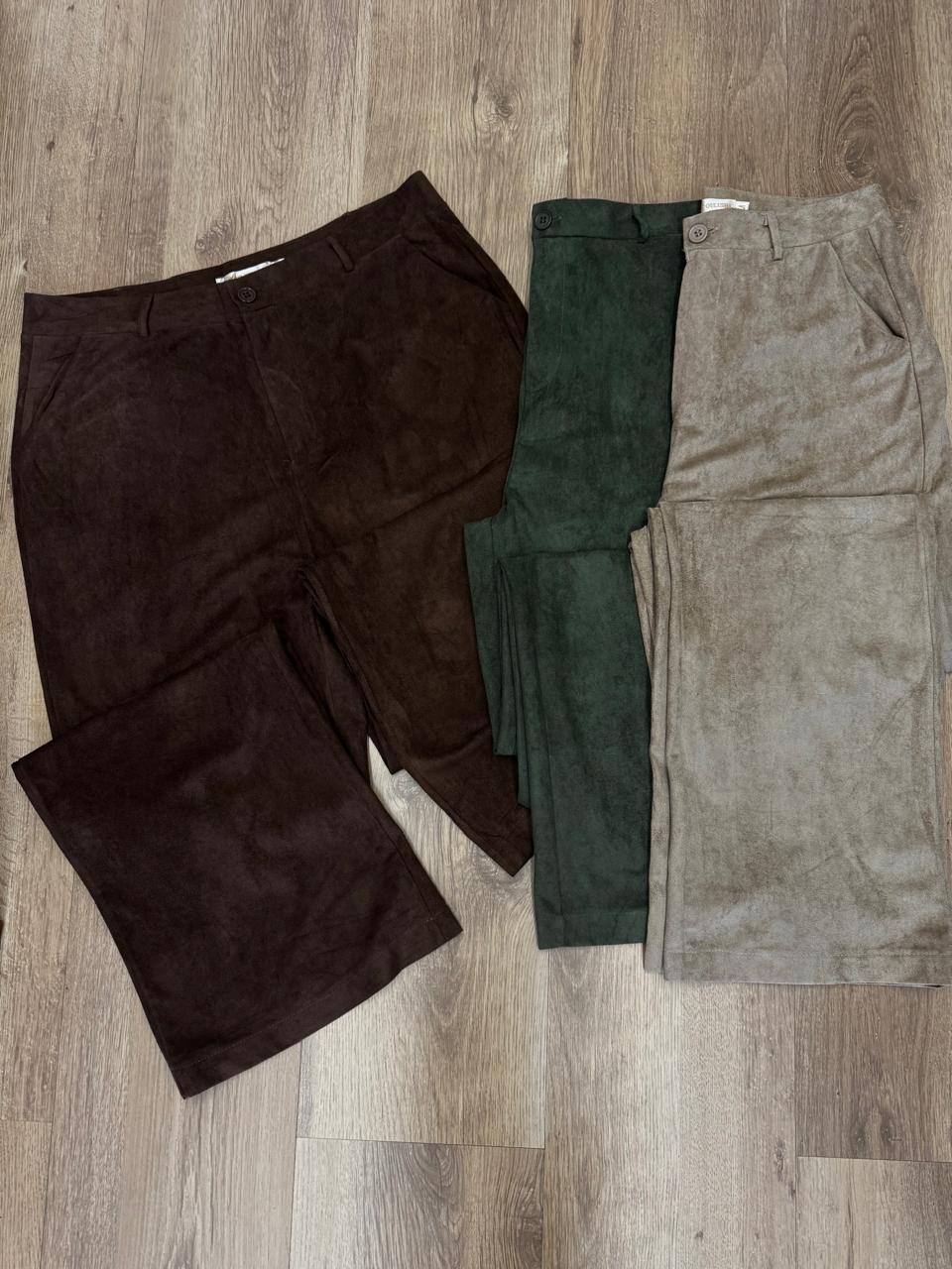 calça pantalona suede