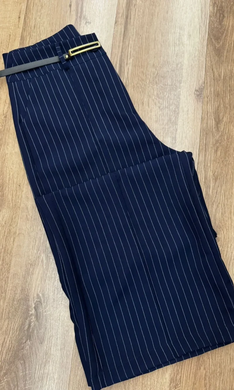 calça pantalona risca de giz