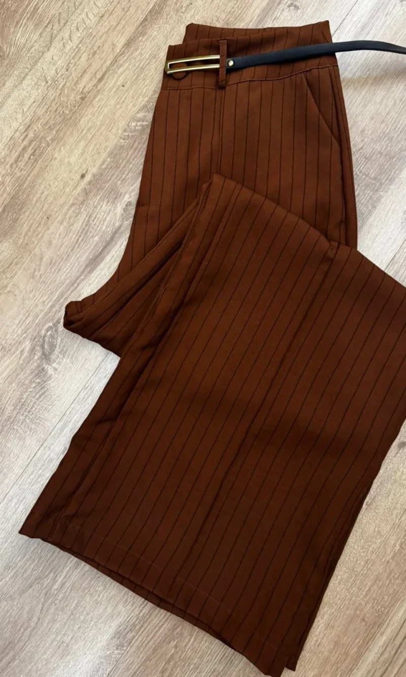 calça pantalona risca de giz