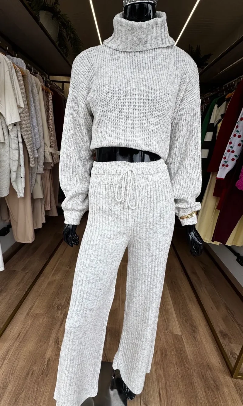 calça pantalona risca de giz